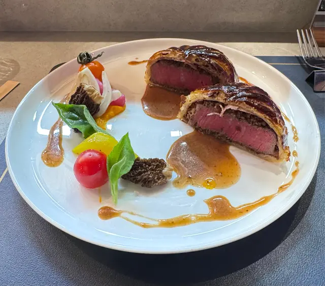 美國極佳牛威靈頓配羊肚菌(松露汁)