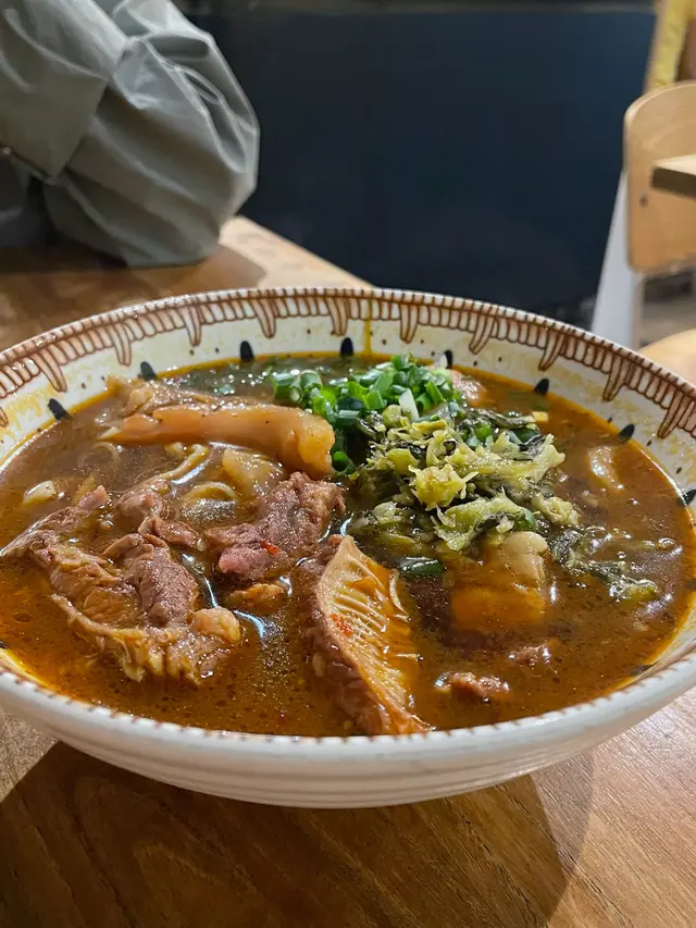 外省牛肉麵（半筋半肉）