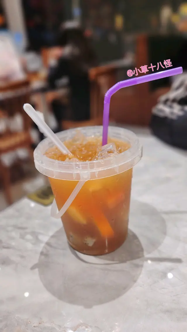 一桶水果香檸茶 $36好大桶,內有不同水果,吃完後解凍~真是好好飲~好岩夏天飲~