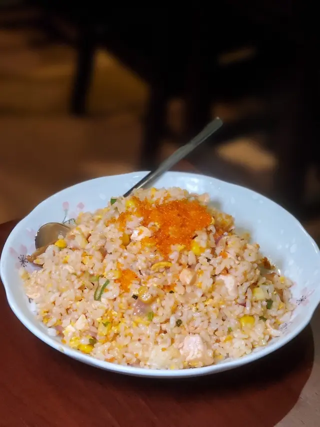 蟹籽三文魚炒飯