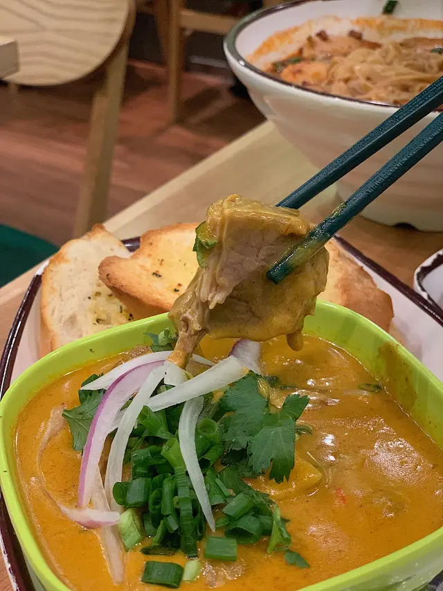 咖喱牛腩飯 （轉配蒜茸包 +$18）