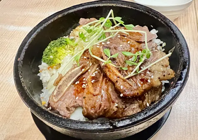 燒牛仔骨牛舌石鍋飯