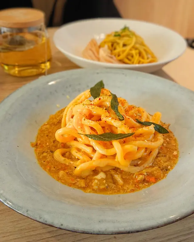 大閘蟹粉手工飲管麵