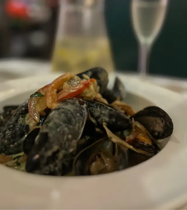 青口配茴香酒忌廉汁