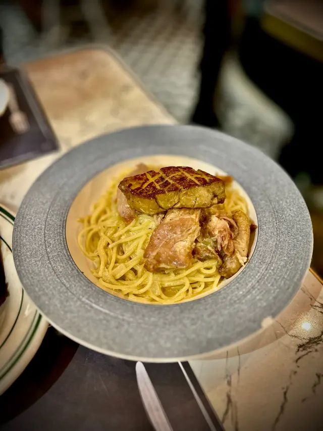 煎鴨肝油封鴨腿意粉