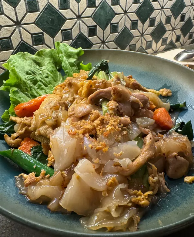 泰式乾炒雞肉河粉