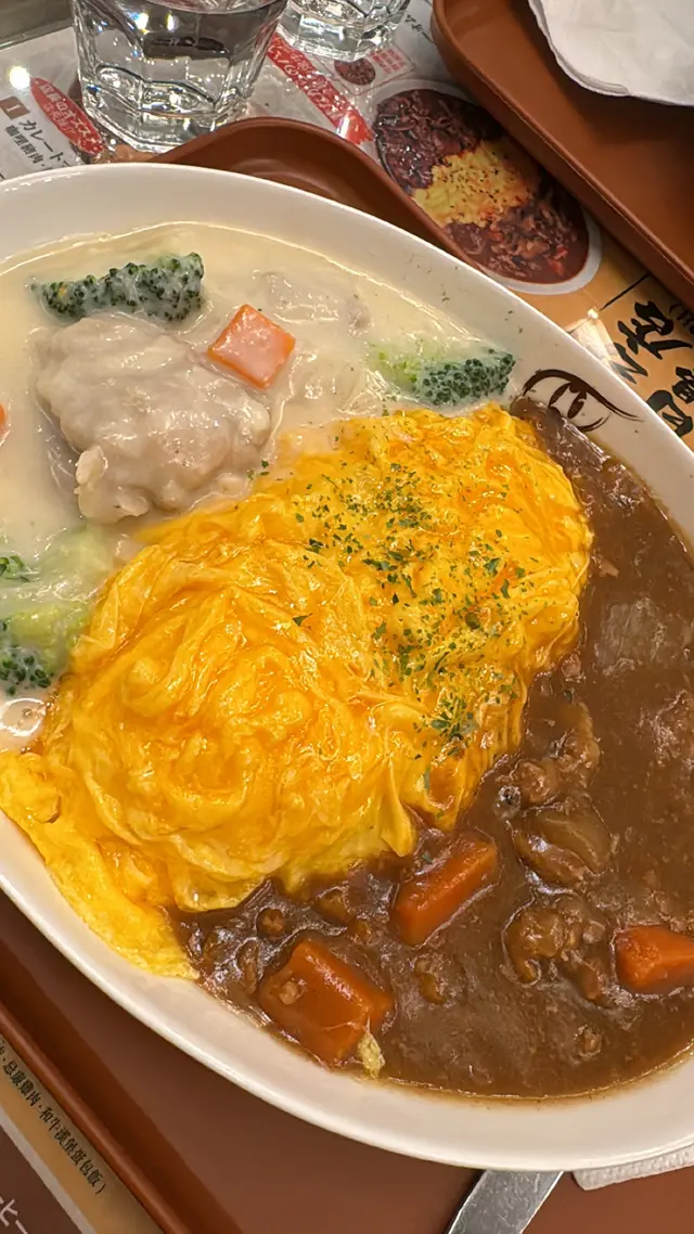 招牌三色蛋包飯