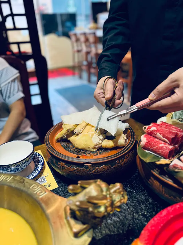 玲瓏浮凸•花膠雞湯鍋