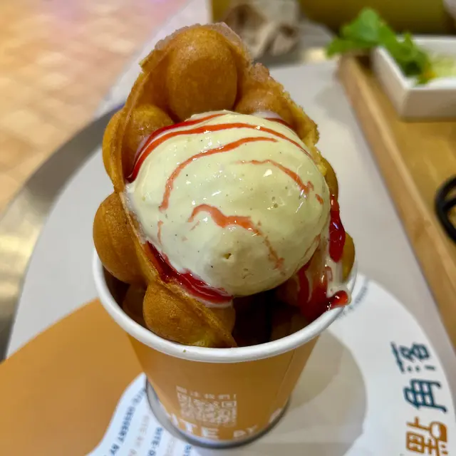 雪糕雞蛋仔102畫室(原味雞蛋仔+草莓醬+煉奶)