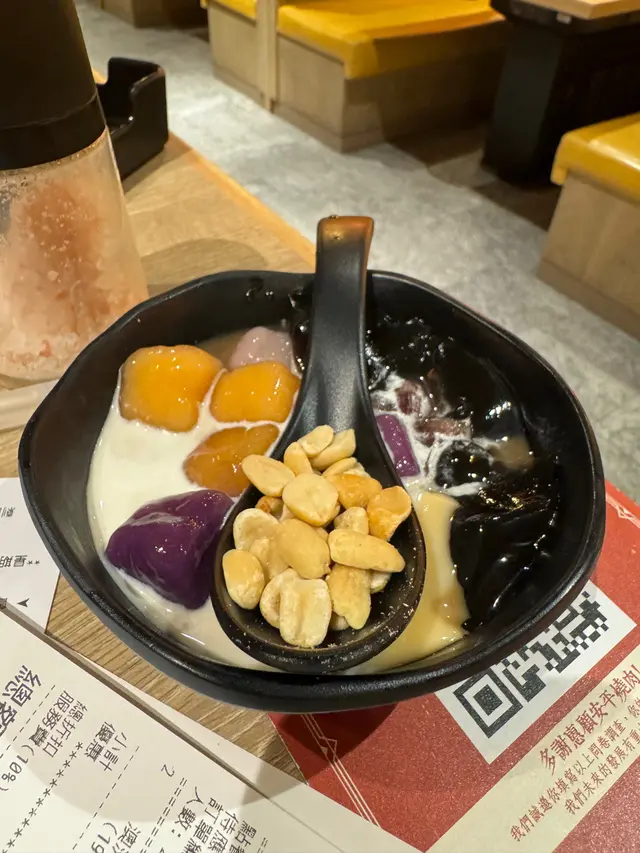 芋圓煙靭,仲有布甸,仙草口感豐富。