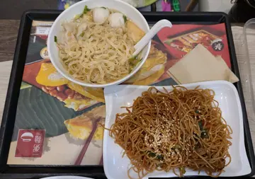 魚蛋魚腐湯粗麵，炒麵