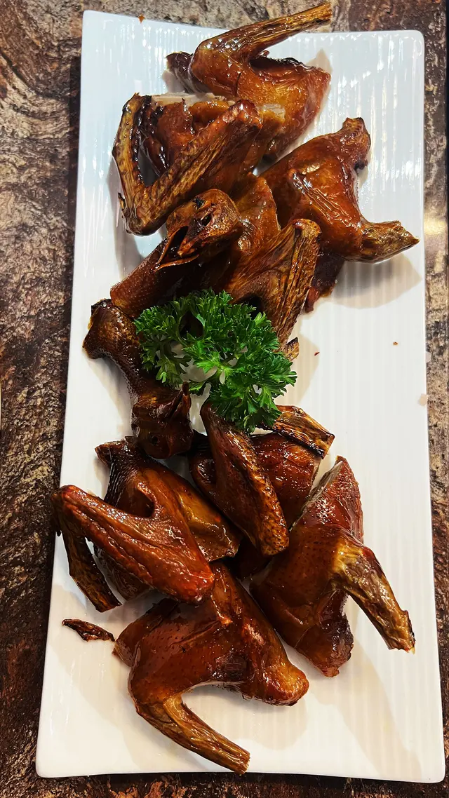 生炸BB鴿(無折)	＄116
广东特色美食<生炸BB鸽>，独门秘制调料，