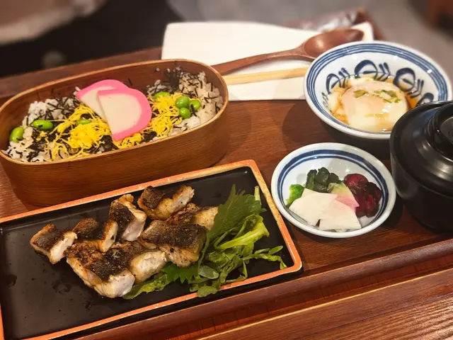 生燒鰻魚丼
