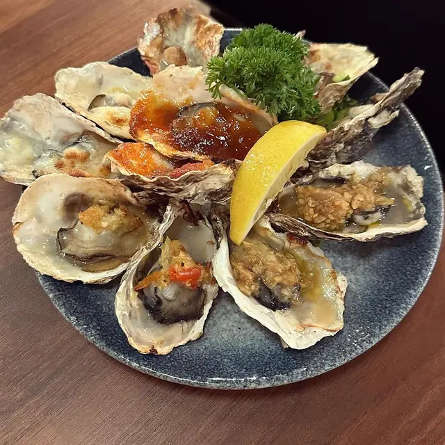 有清酒、蒜味、辣蒜味、麻辣、芝士同冬陰公口味。