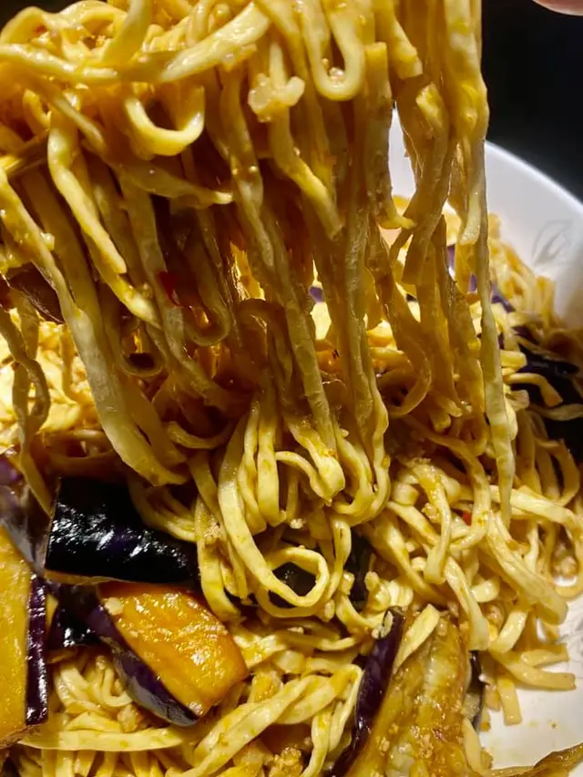 魚香茄子炆伊麵