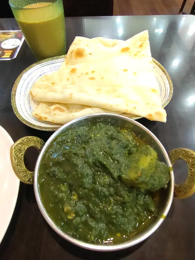 Saagwala Chicken 