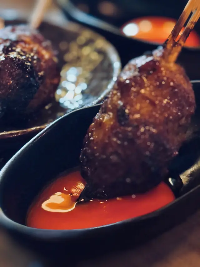 免治雞肉棒配蘭王蛋