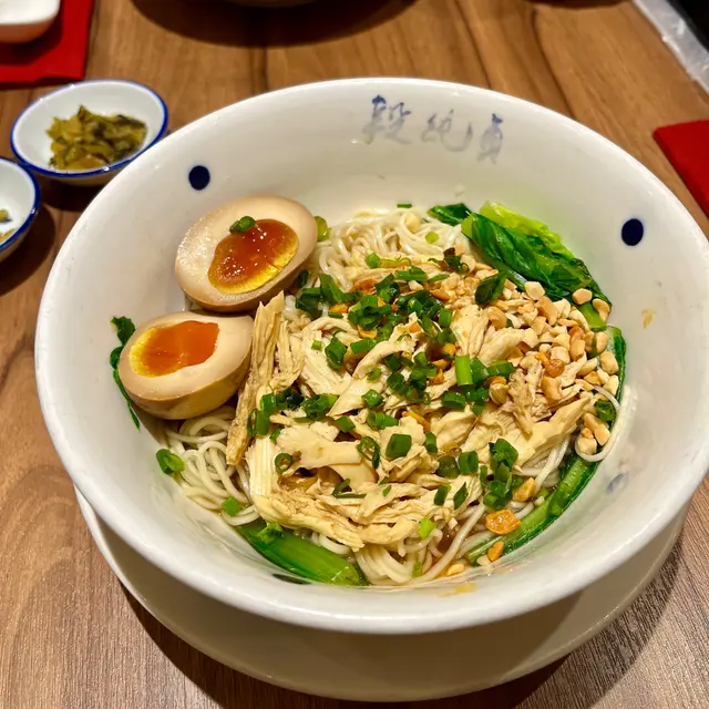 蒜香手撕雞乾拌麵