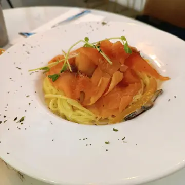 鲜忌廉野菌烟三文鱼天使面