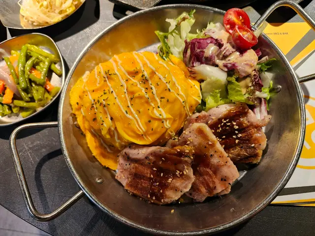 雞扒蛋包飯