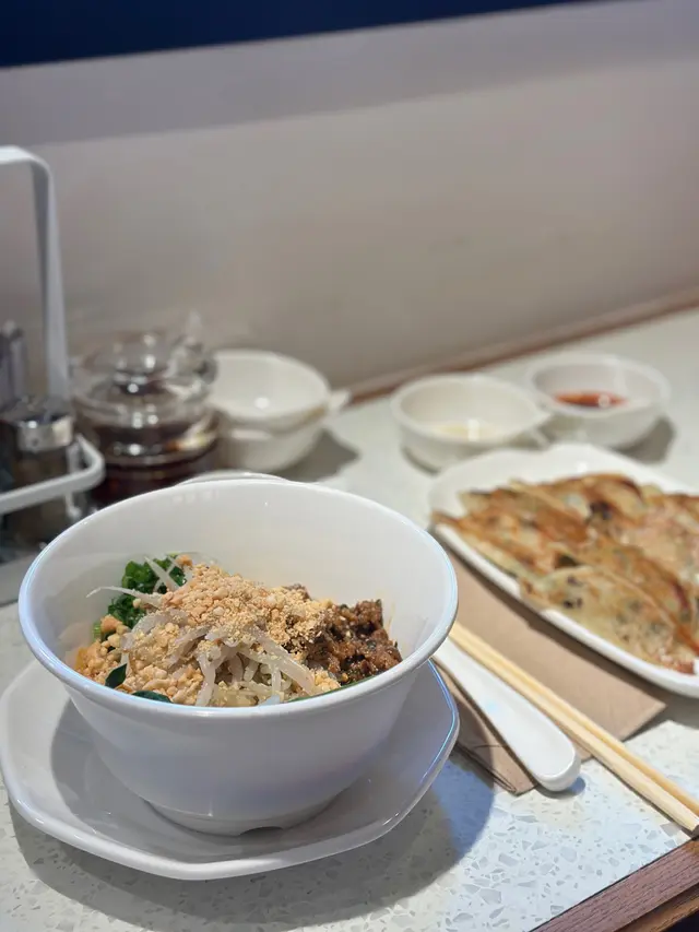 擔擔撈麵