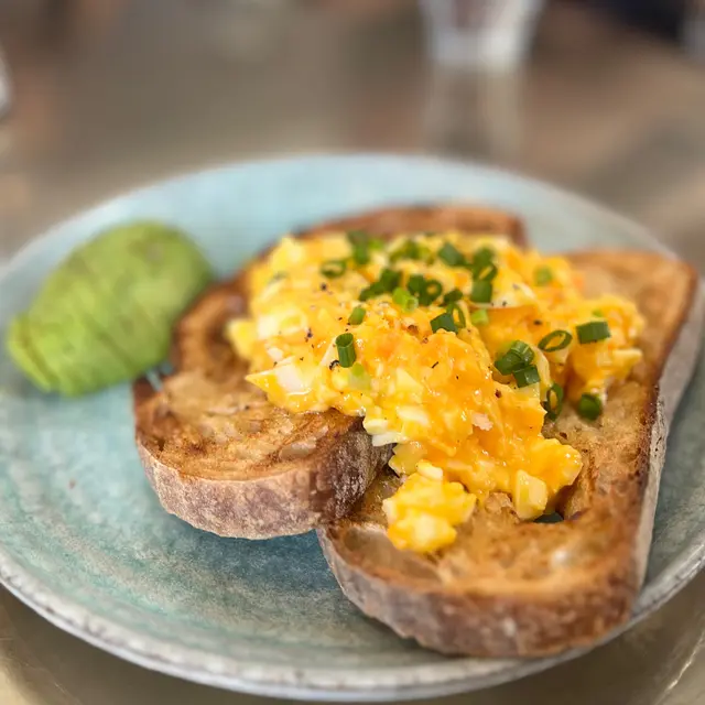 Ultimo Eggs with Avocado