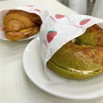 🤎Spinach Bagel with Cream cheese
菠菜貝果軟硬適中，bagel上面會有芝士㗎，好配忌廉芝士🧀