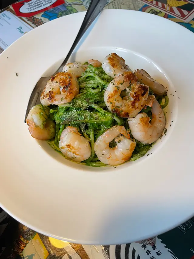 菠菜汁煙三文魚意粉變咗菠菜汁雪藏蝦意粉