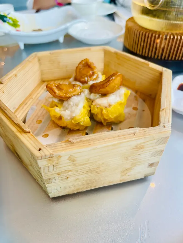 原隻鮑魚燒賣皇