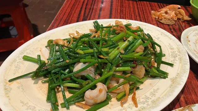 材料豐富，鑊氣不足，新鮮度普通，整體尚可