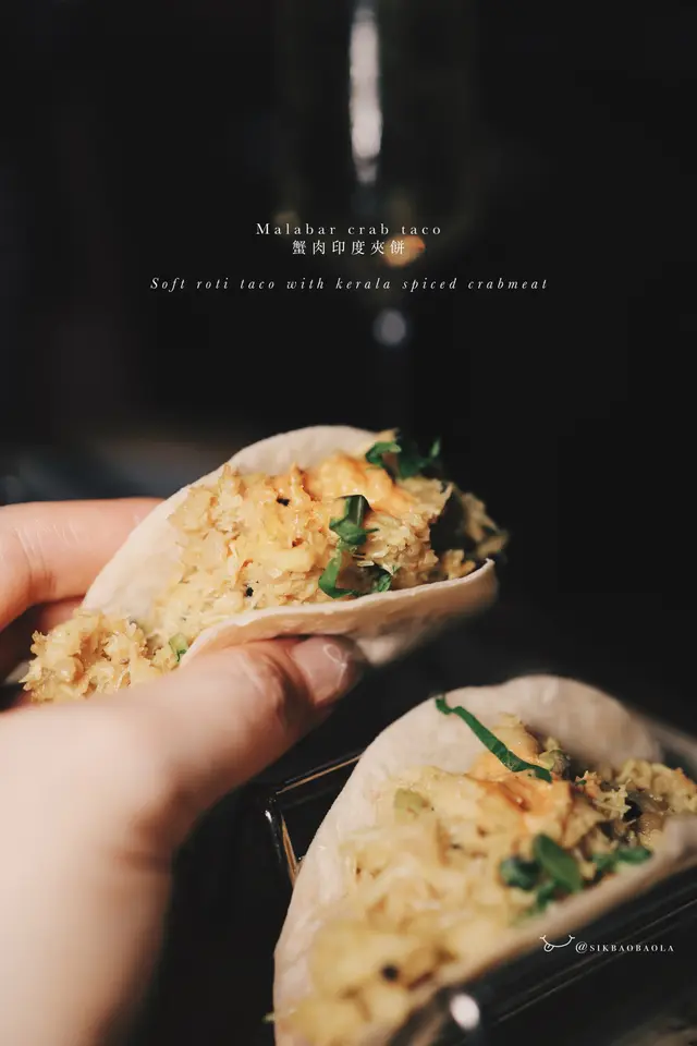 用上軟身印度薄餅包著滿滿的蟹肉