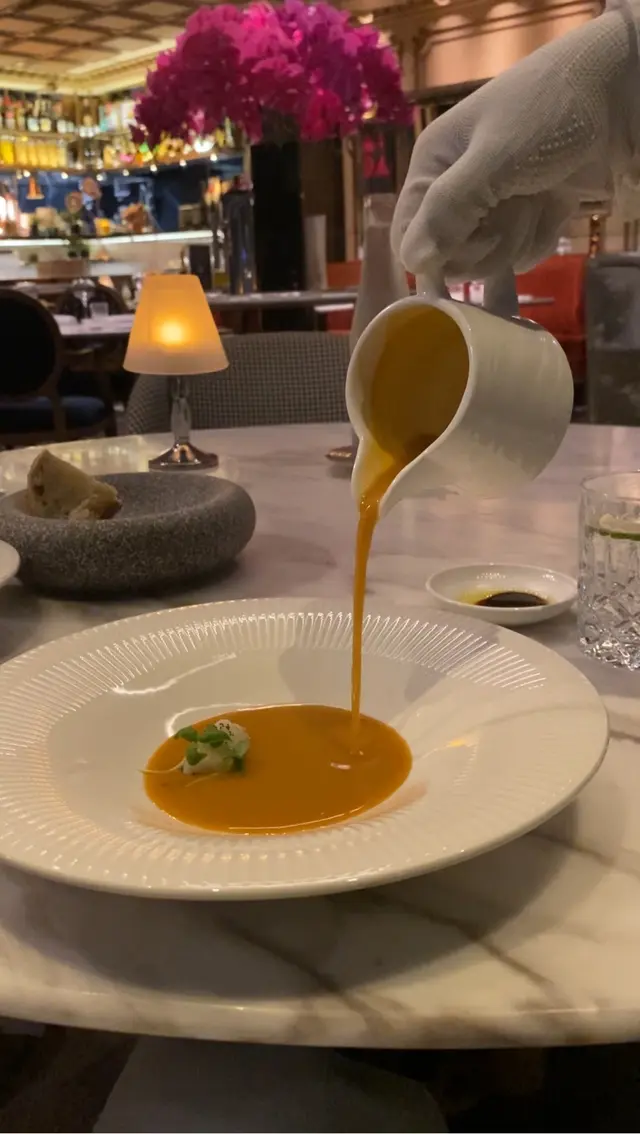 鮮蝦他他配龍蝦湯