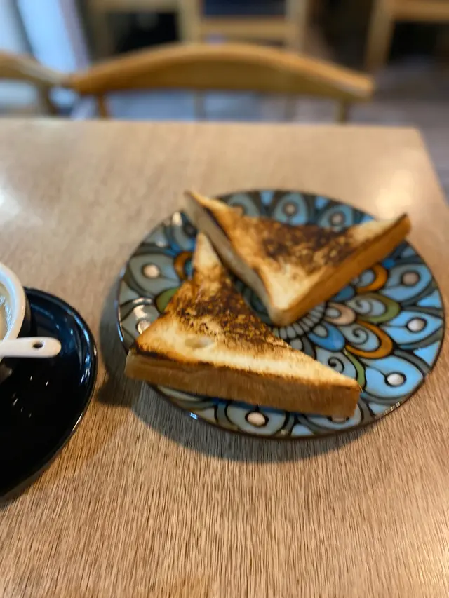 多士燶成咁都照俾客人