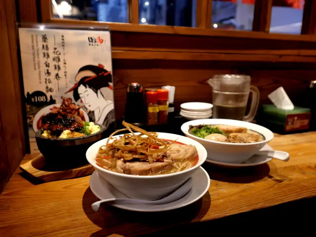 花雕雞卷藥膳雞白湯拉麵