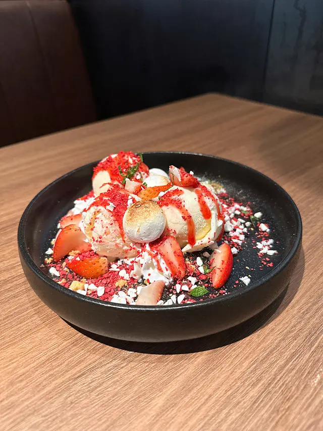 STRAWBERRY ETON MESS