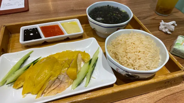 紫菜湯OK，有少少沙。
雞味道沒有任何特別
最大問題係個飯，硬到咬唔到，再食應該會胃痛。