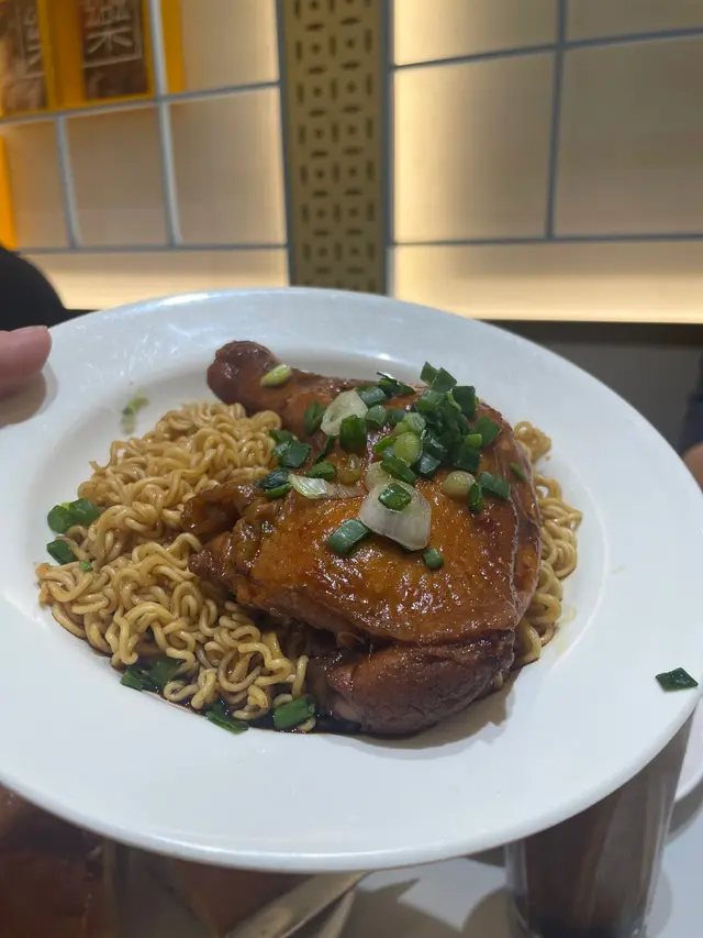 瑞士汁雞髀撈公仔麵