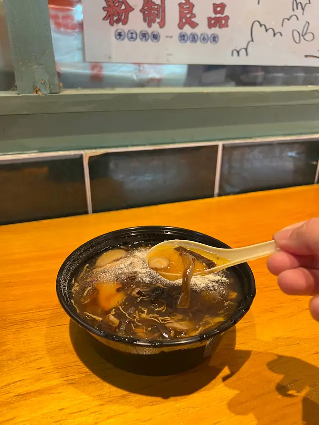 一般，火鴨絲素翅材料不足，有點兒不夠熱，中規中矩👌🏼