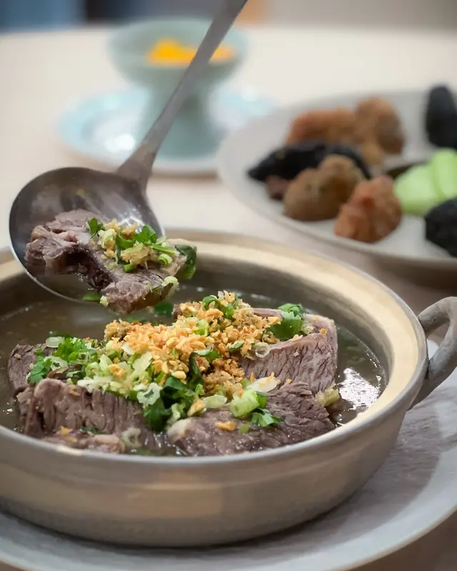 芹香清湯燉牛坑腩 