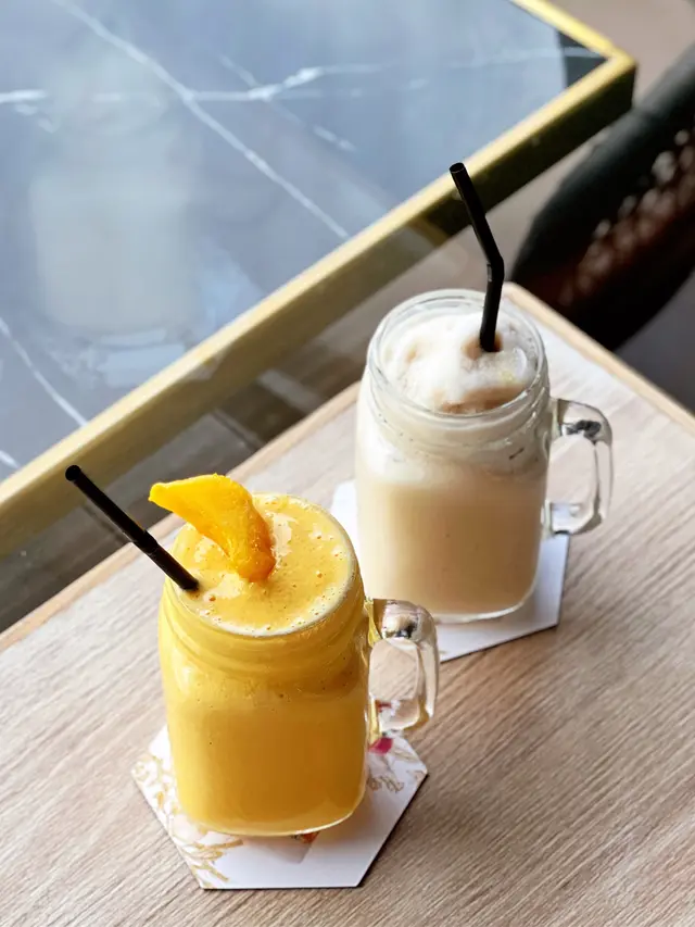 Mango Milkshake & Hazelnut Coffee Milkshake