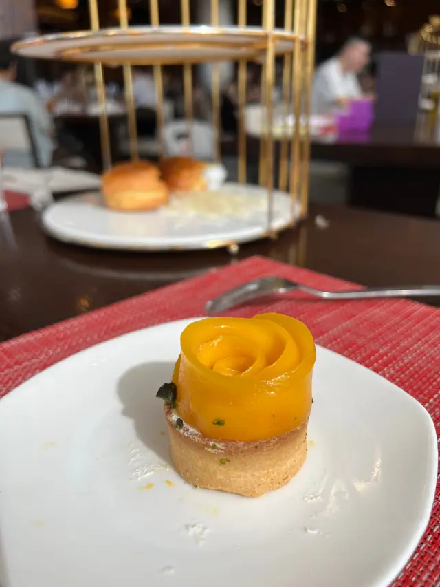 坐我對面個位曬足成餐