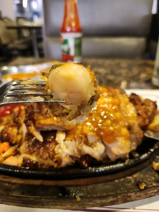 原隻大粒帶子拼美國雞扒配薯菜(白菌蒜蓉汁)