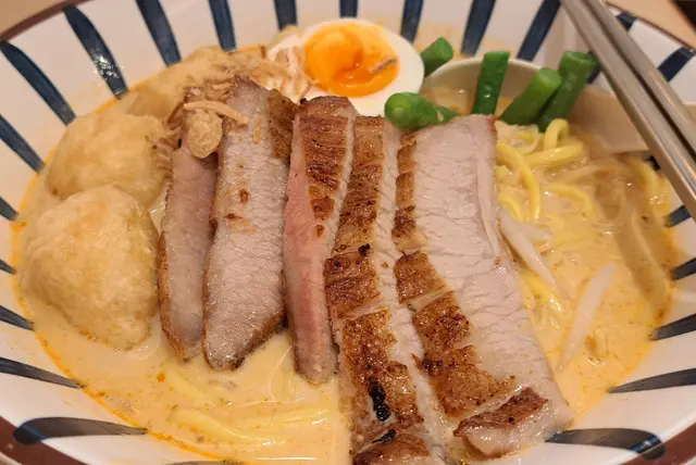 豬頸肉喇沙摻摻