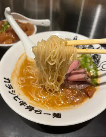 味玉辣麻牛骨拉麵