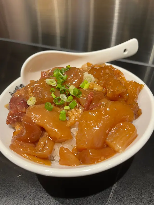 秘製醬汁慢煮牛筋丼