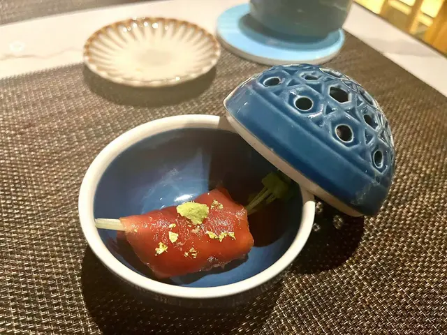 吞拿魚醬油漬配馬糞海膽