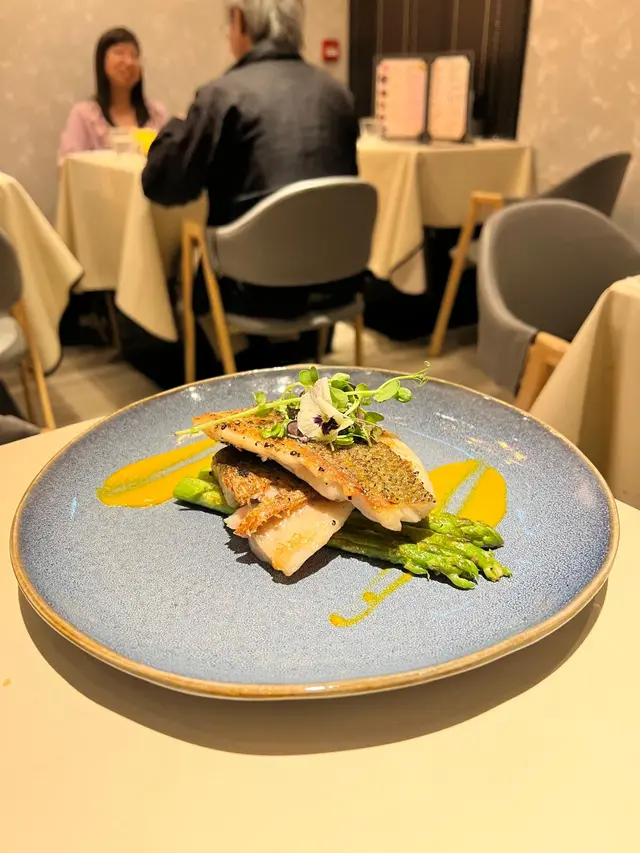 香煎澳洲鱸魚配甘筍薑蓉