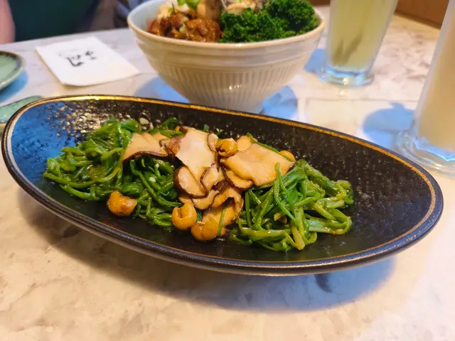 樹子香菇炒水蓮