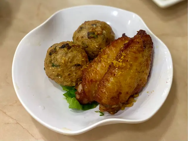 蒜香南乳炸雞翼拼炸鯪魚球