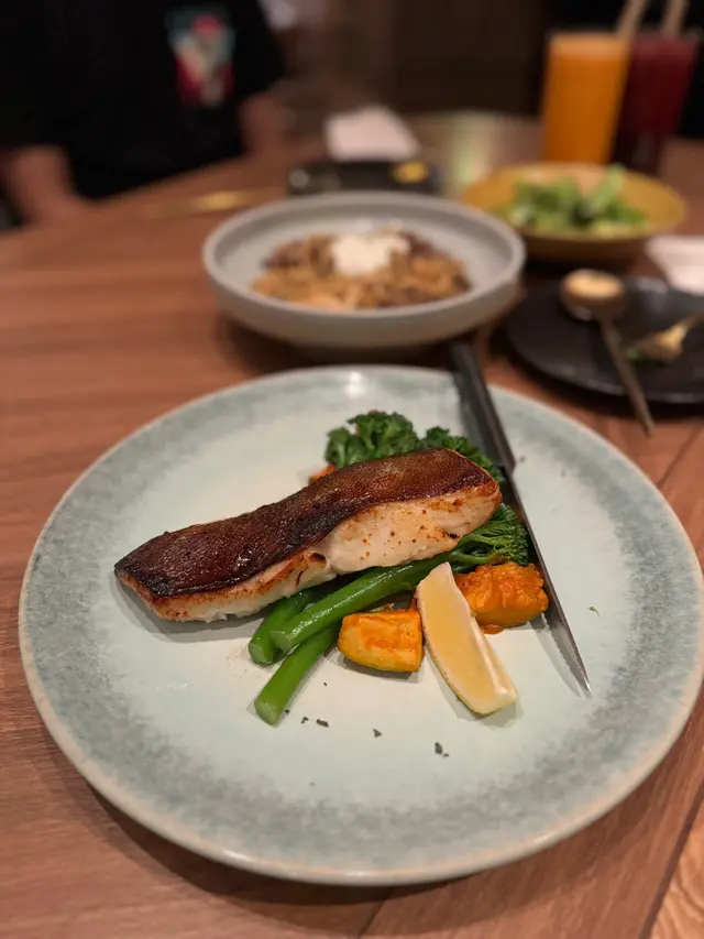 鹽麴燒比目魚伴烤澳洲西蘭花普羅旺斯燉菜